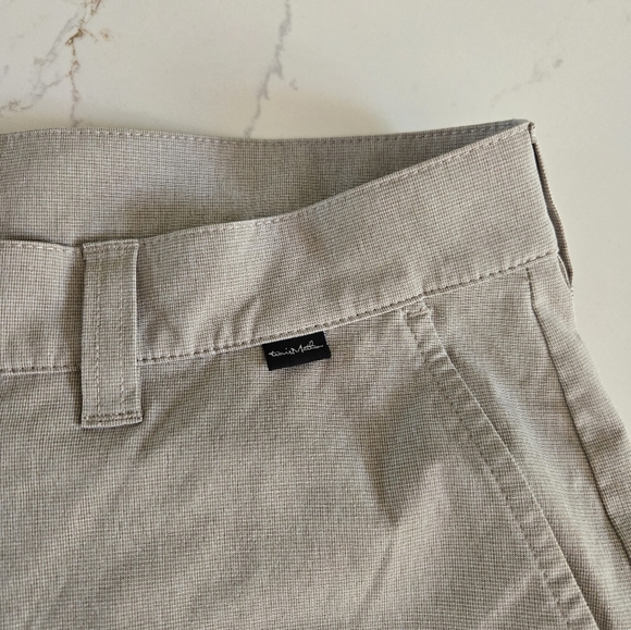 Travis Mathew Beck Shorts Khaki Casual Golf Travel Athletic Tan Beige Size 34 - Picture 3 of 8